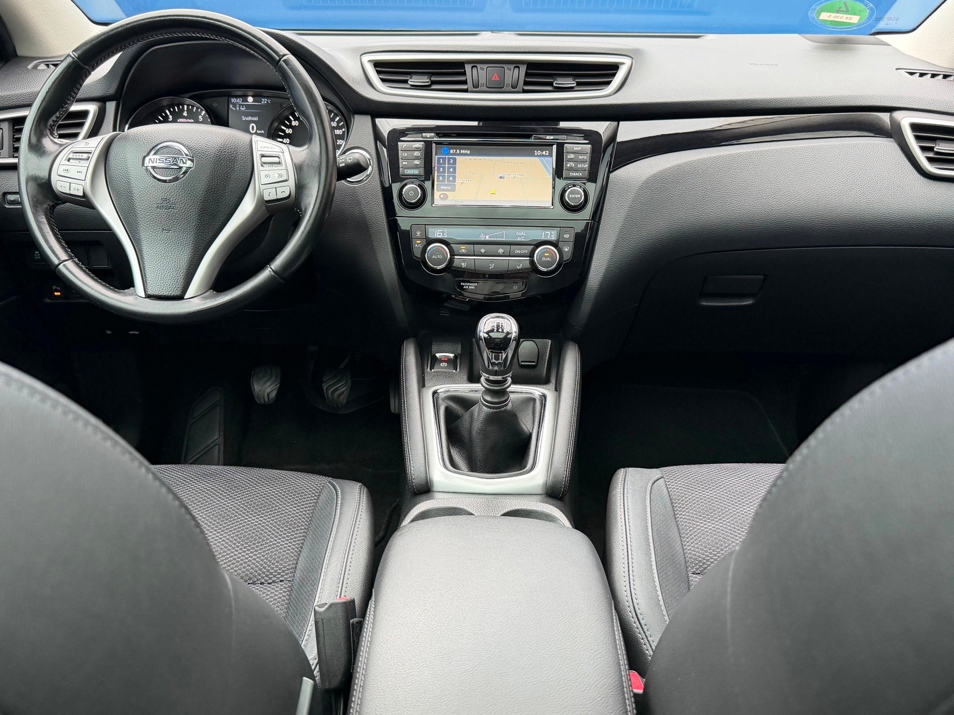 Nissan Qashqai 1.2 Premier Edition|2e Eigenaar|Pano|HalfLede, Auto's, Voorwielaandrijving, Euro 5, Gebruikt, Zwart