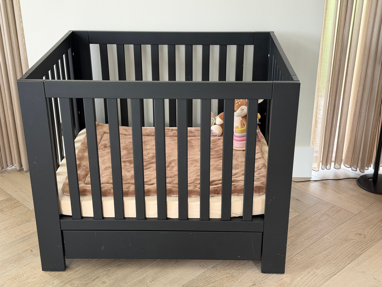 Box zwart - met lade en matras, Kinderen en Baby's, Ophalen, Gebruikt, Lade