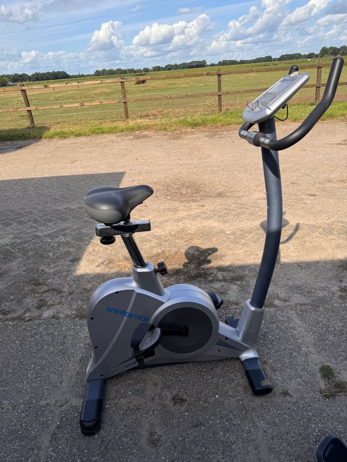 Gratis: hometrainer en bureaustoel, Ophalen, Gebruikt, Hometrainer