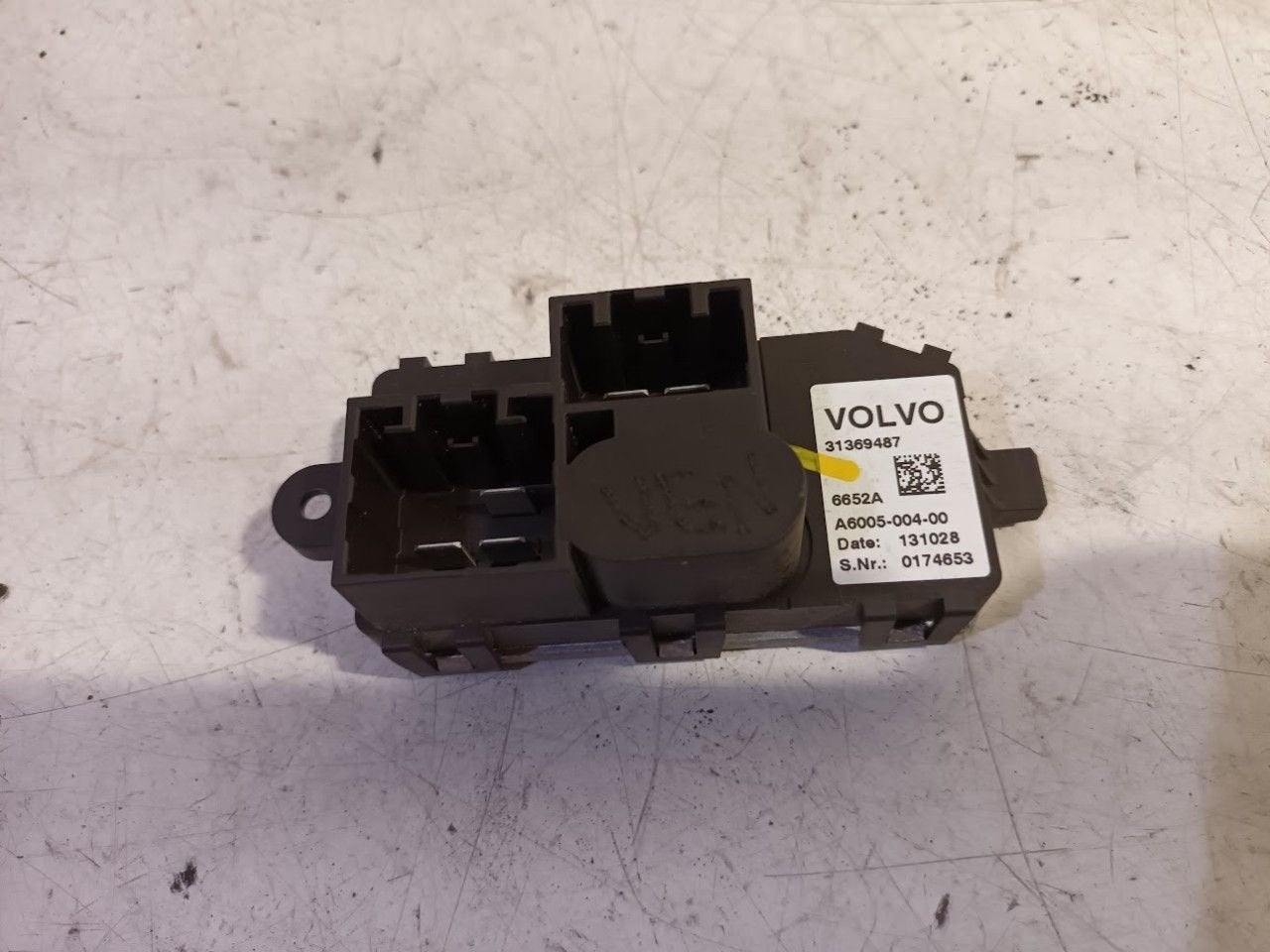 Kachelweerstand Volvo V40, Onderdelen@venauto.nl, Van der Ven Autorecycling B.V., Gebruikt, Ettenseweg 76, 4706 PB Roosendaal, The Netherlands