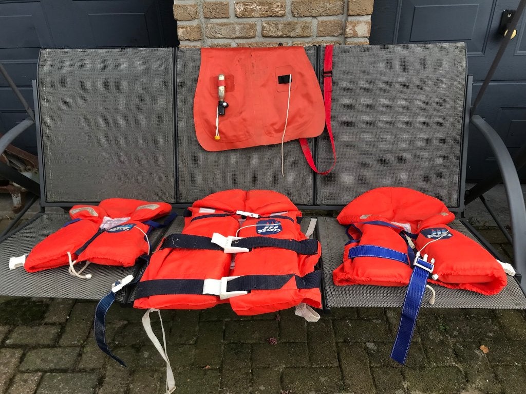 Reddingsvesten Besto - 3 stuks, Watersport en Boten, Besto, Ophalen of Verzenden, Zo goed als nieuw, Dame of Heer
