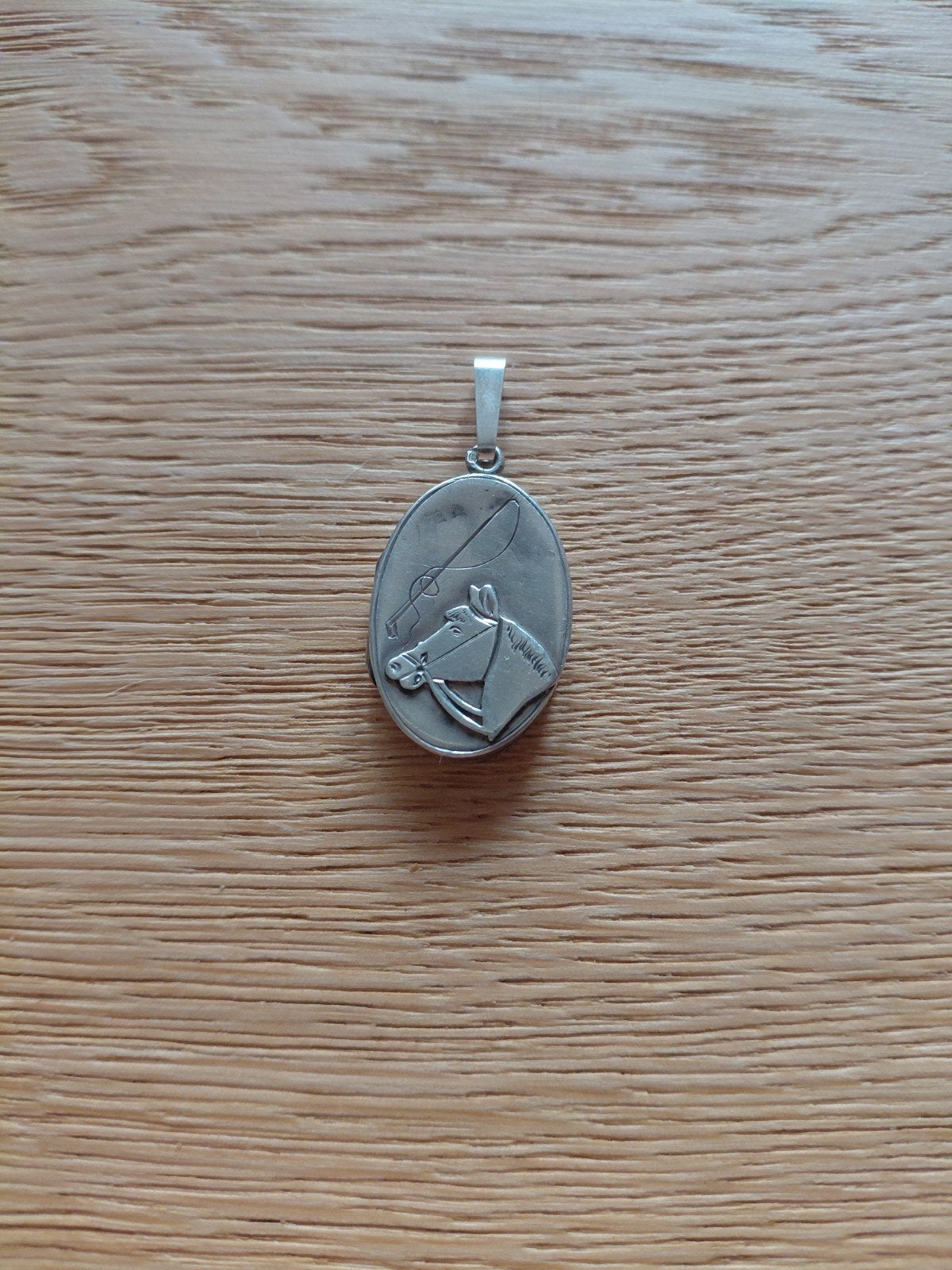 Zilveren Hanger Medaillon met Paard - Openklapbaar, Gebruikt, Ophalen of Verzenden, Zilver, Dier