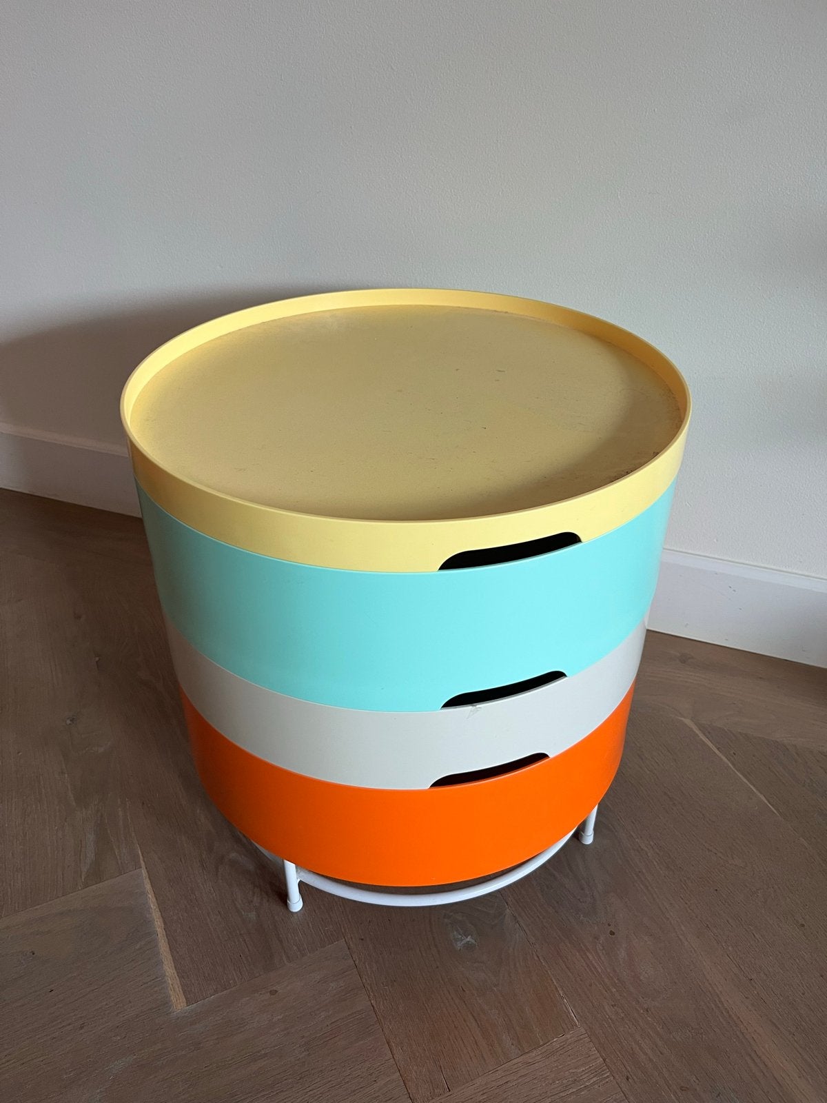 Vintage design bijzettafel uit de Ikea PS 2014 collectie, Ophalen of Verzenden, Zo goed als nieuw, 3 of 4 laden, Minder dan 100 cm