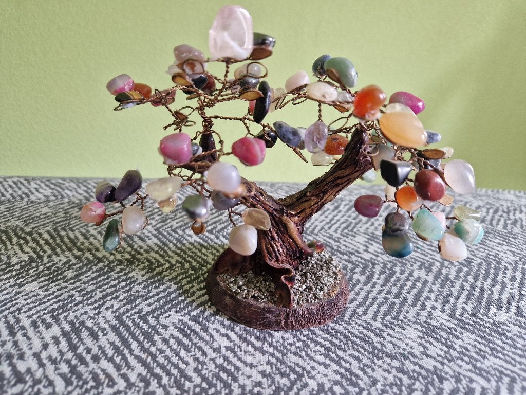 Mooi boompje met grote en kleine mineraal stenen +meer., Verzamelen, Mineralen en Fossielen, Ophalen of Verzenden