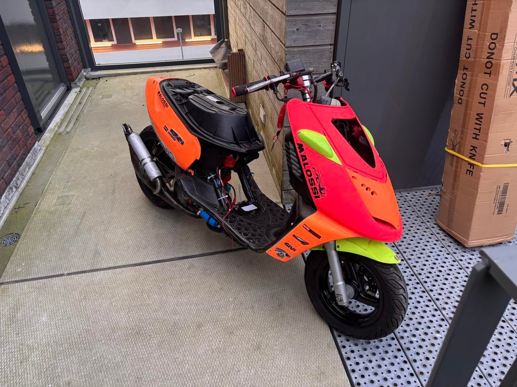 Sprint aprilia sonic NSSC, Fietsen en Brommers, Scooters | Overige merken, Zo goed als nieuw, Benzine, Ophalen