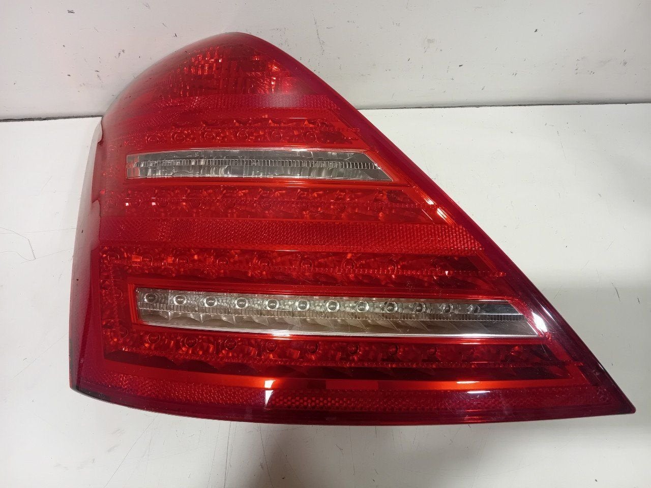 Achterlicht links buiten Mercedes-Benz S-Klasse, Onderdelen@venauto.nl, Van der Ven Autorecycling B.V., Gebruikt, Ettenseweg 76, 4706 PB Roosendaal, The Netherlands