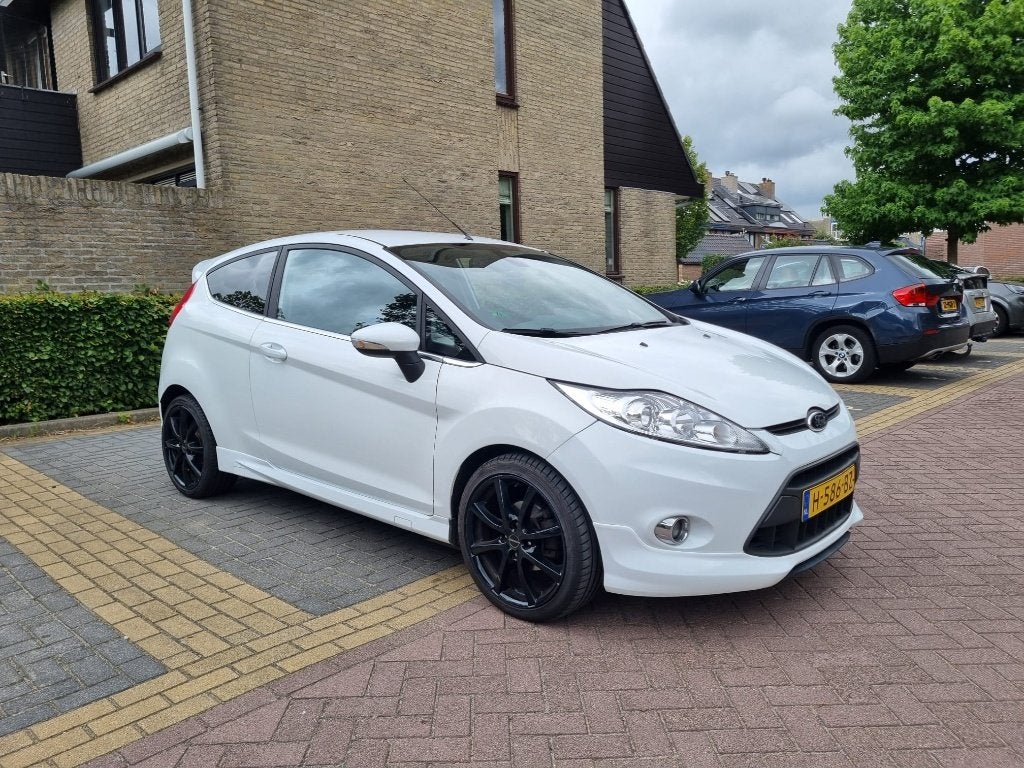 Ford Fiësta 1.4 71KW 3DR 2010 Wit, Auto's, Ford, Voorwielaandrijving, Euro 5, Stof, 31 €/maand