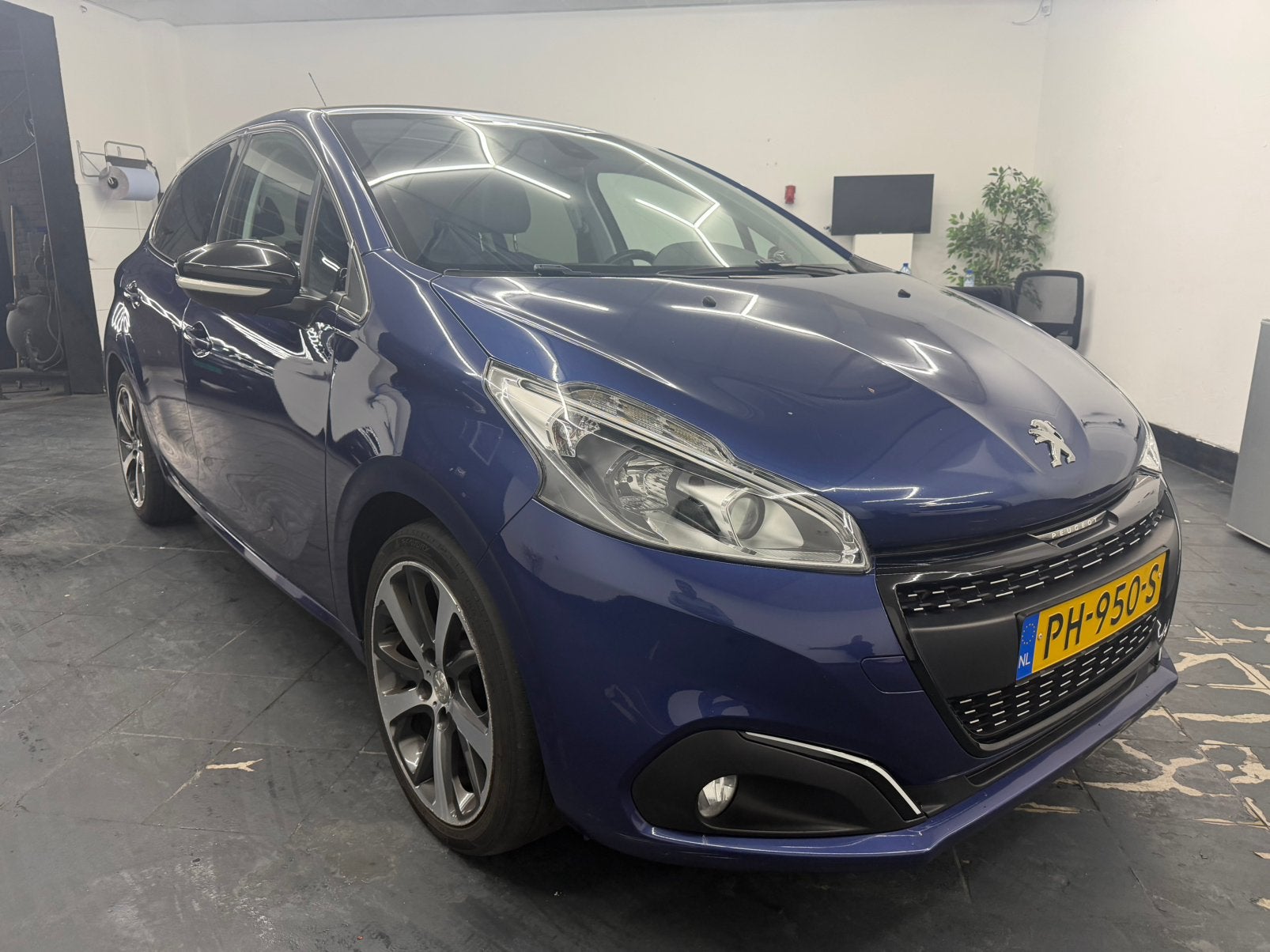 Foto 4 van Peugeot 208 1.2 VTI 81KW/110PK 5-D 2017 bezorgen mogelijk!!