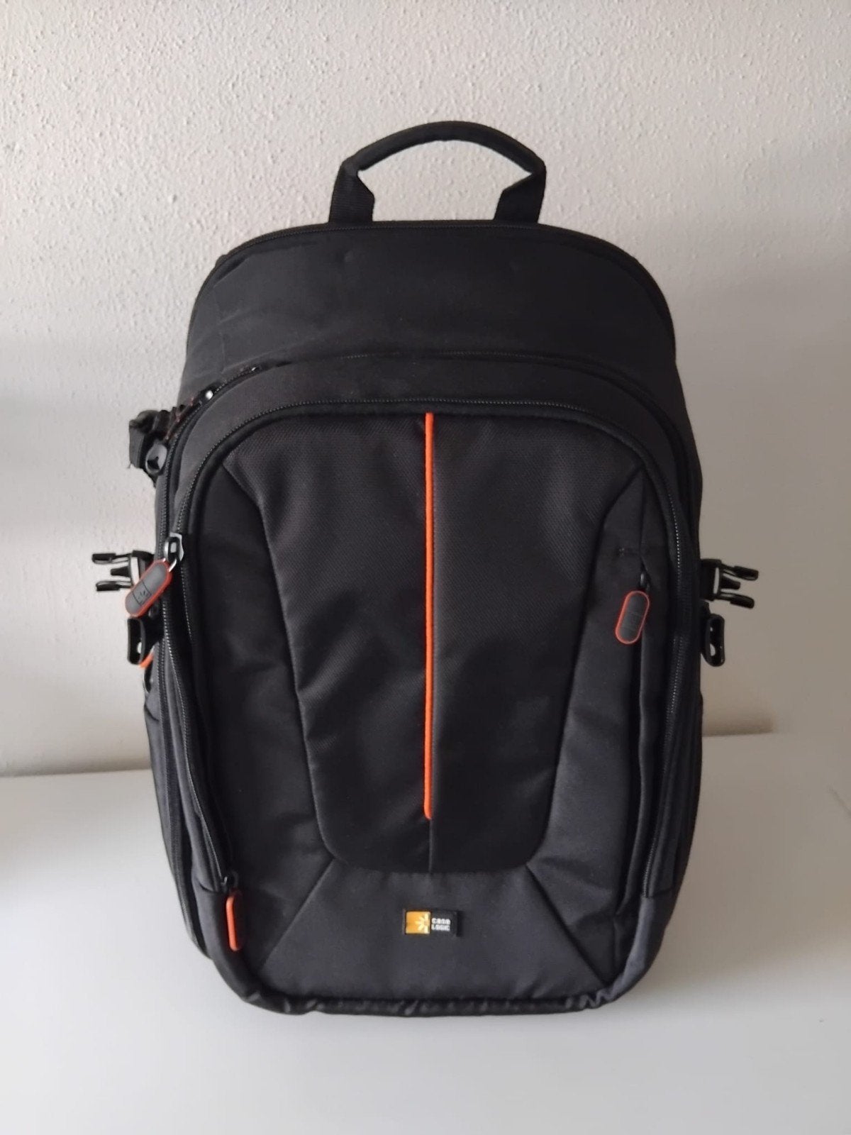 Case Logic Cameratas Rugzak - Zwart met Oranje Interieur, Ophalen, Rugtas, Zo goed als nieuw, Zijvakken