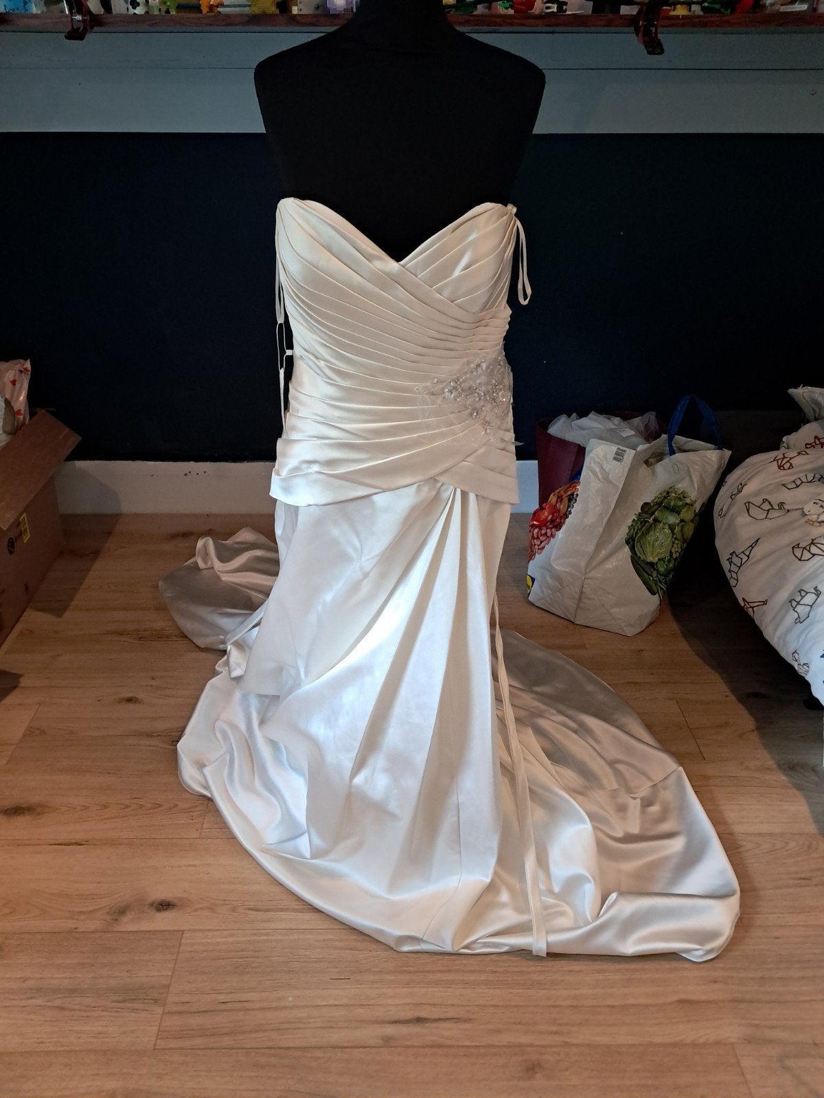 Avenue Diagonal Trouwjurk - Maat 44, sleep, vetersluiting, Trouwjurk, Nieuw, Ophalen of Verzenden, Wit