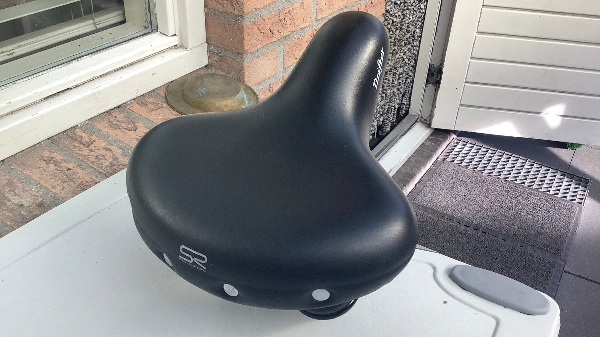 Fietszadel. Selle royal, Ophalen, Zo goed als nieuw, Zwart