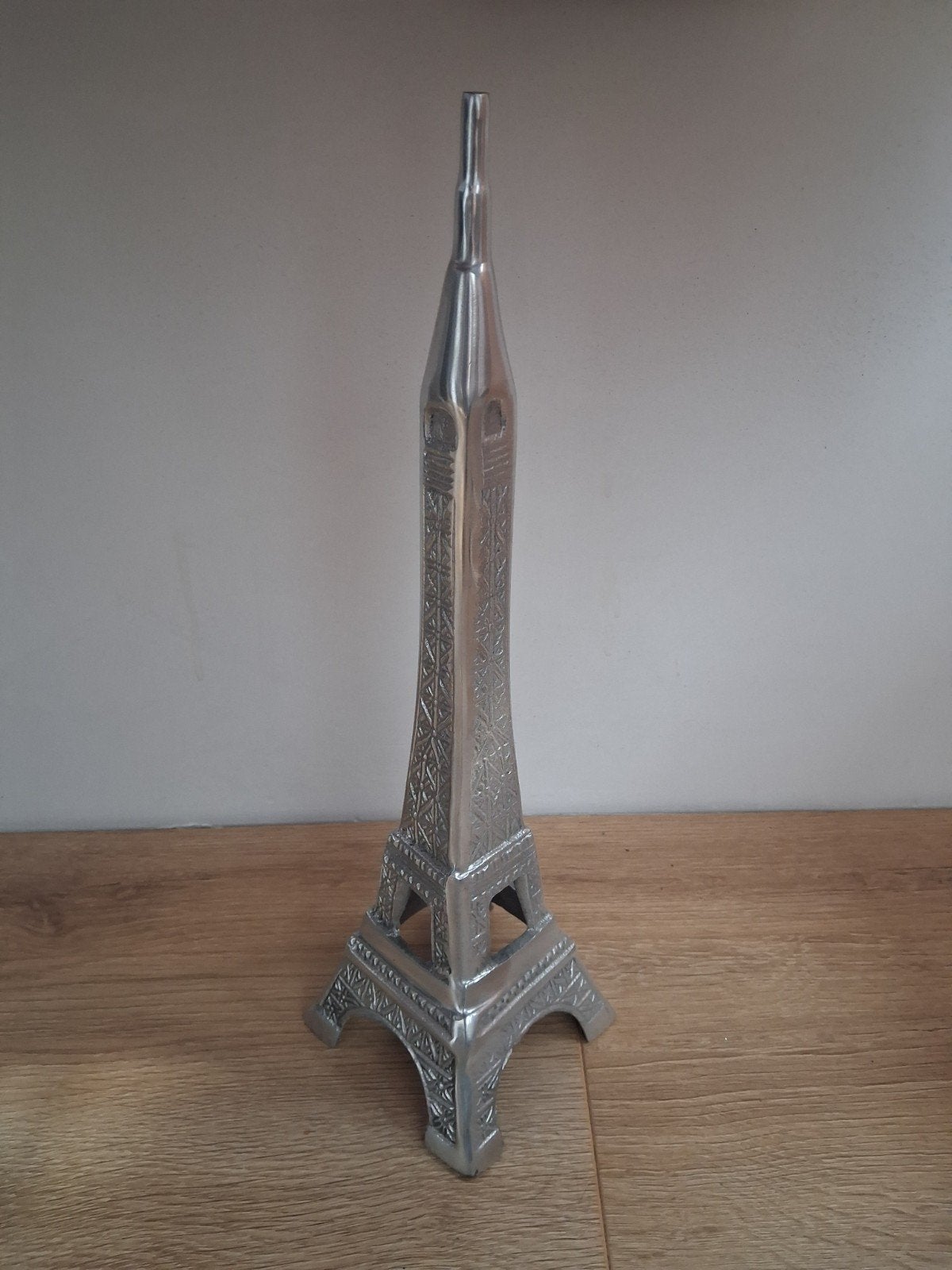 Aluminium Eiffeltoren beeldje - Decoratie, Huis en Inrichting, Ophalen of Verzenden, Zo goed als nieuw, Zilver, Overige materialen
