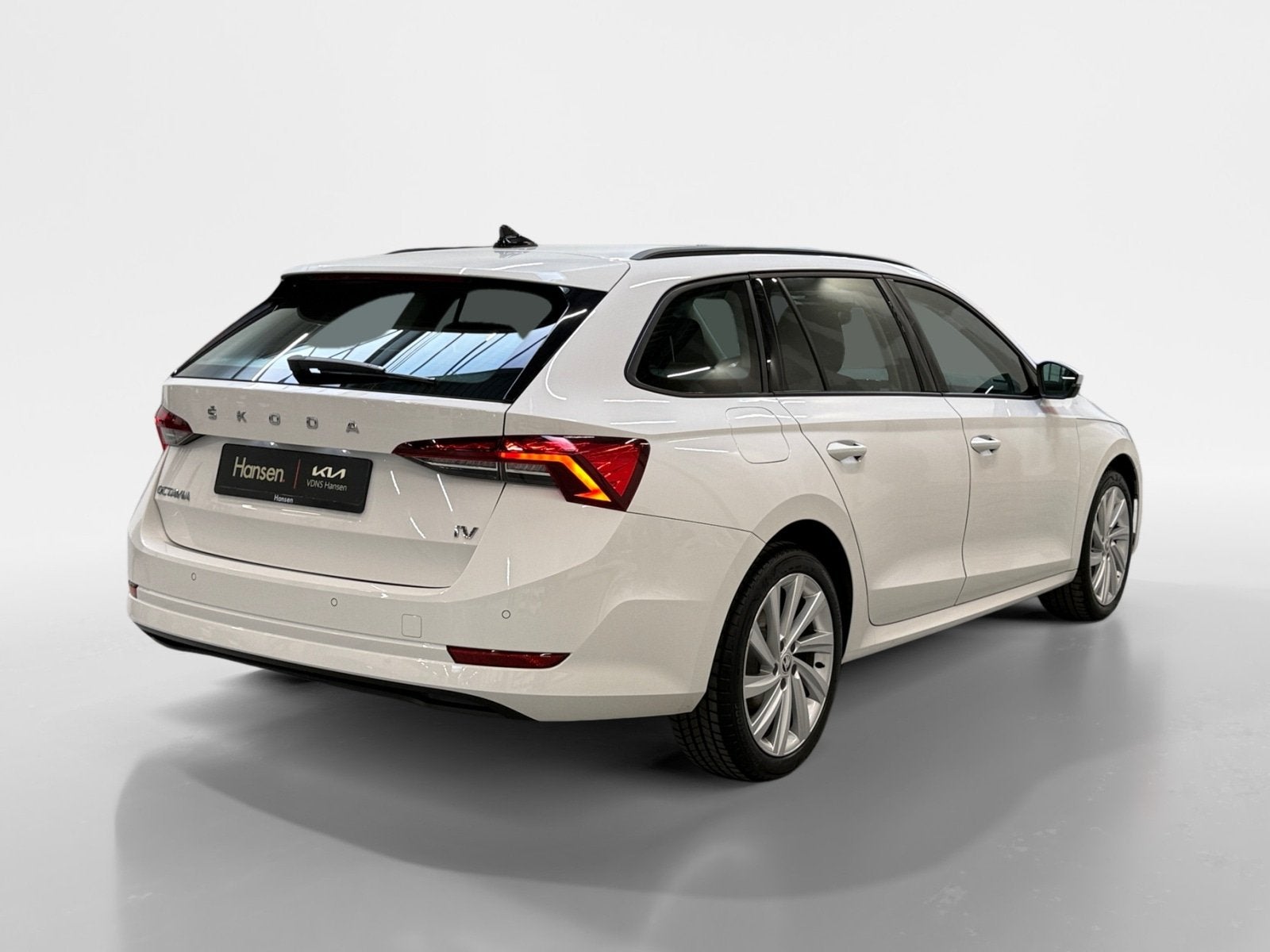 Skoda Octavia Combi 1.4 TSI iV PHEV Business Edition I Carpl, Auto's, Automaat, Stof, Gebruikt, Zwart