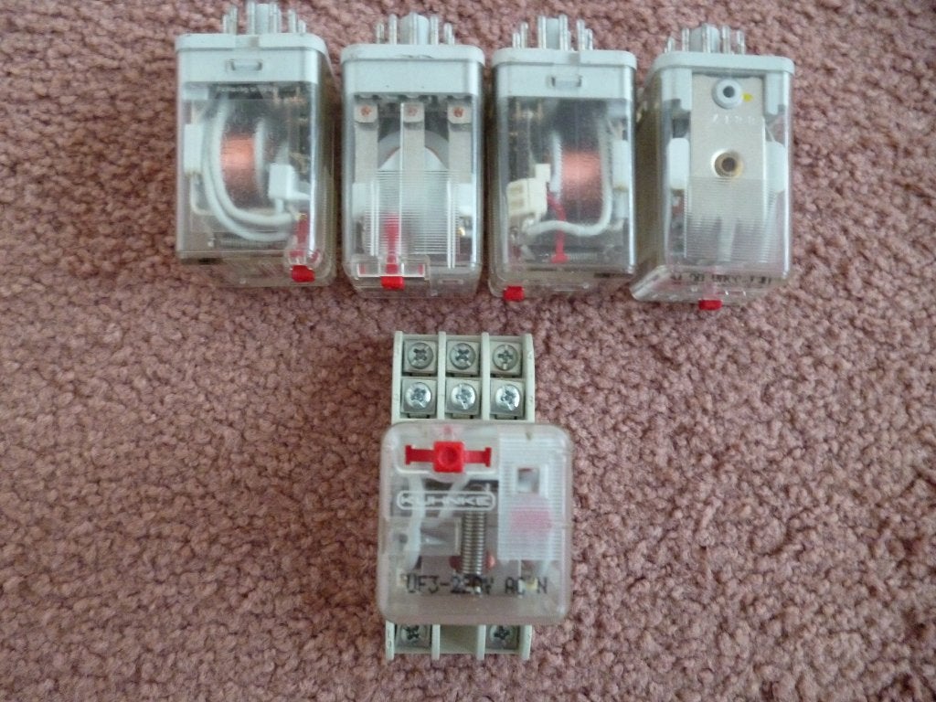 Relais Zekeringautom Combitimer Urenteller Gelijkrichtcellen, Hobby en Vrije tijd, Elektronica-componenten, Ophalen of Verzenden