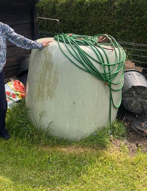 GRATIS !! Grote baal hooi ca. 3 jaar oud., Dieren en Toebehoren, Dierenvoeding, Ophalen, Vee