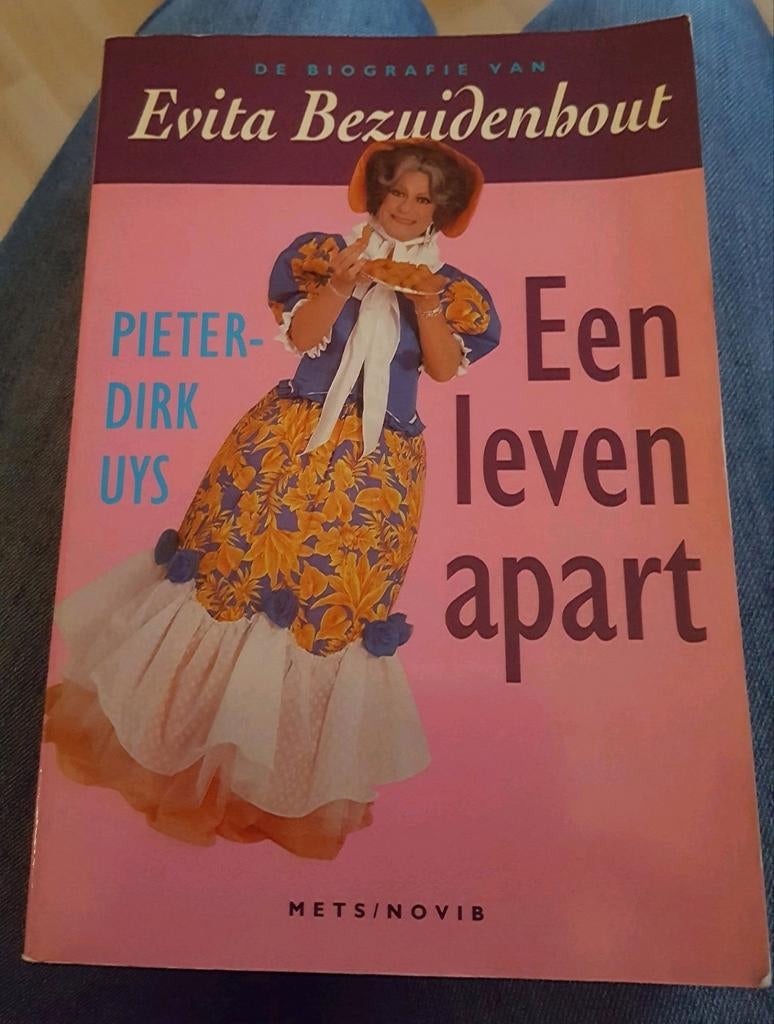 Een leven apart  Evita Bezuidenhout, Boeken, Ophalen of Verzenden, Zo goed als nieuw, Pieter Dirk Uys