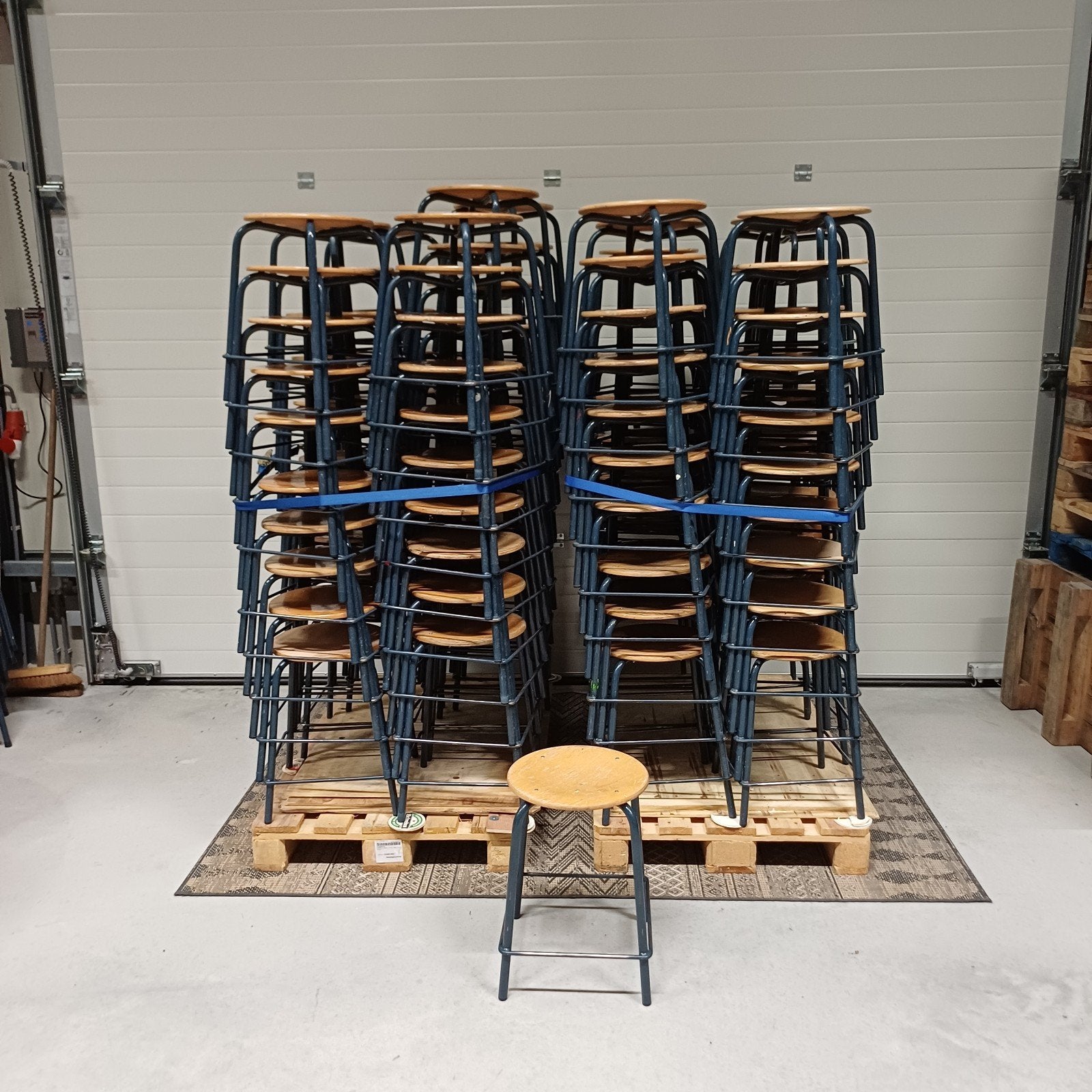 118 x vintage school atelier werkplaats partij krukken, Huis en Inrichting, Krukjes, Gebruikt, Ophalen
