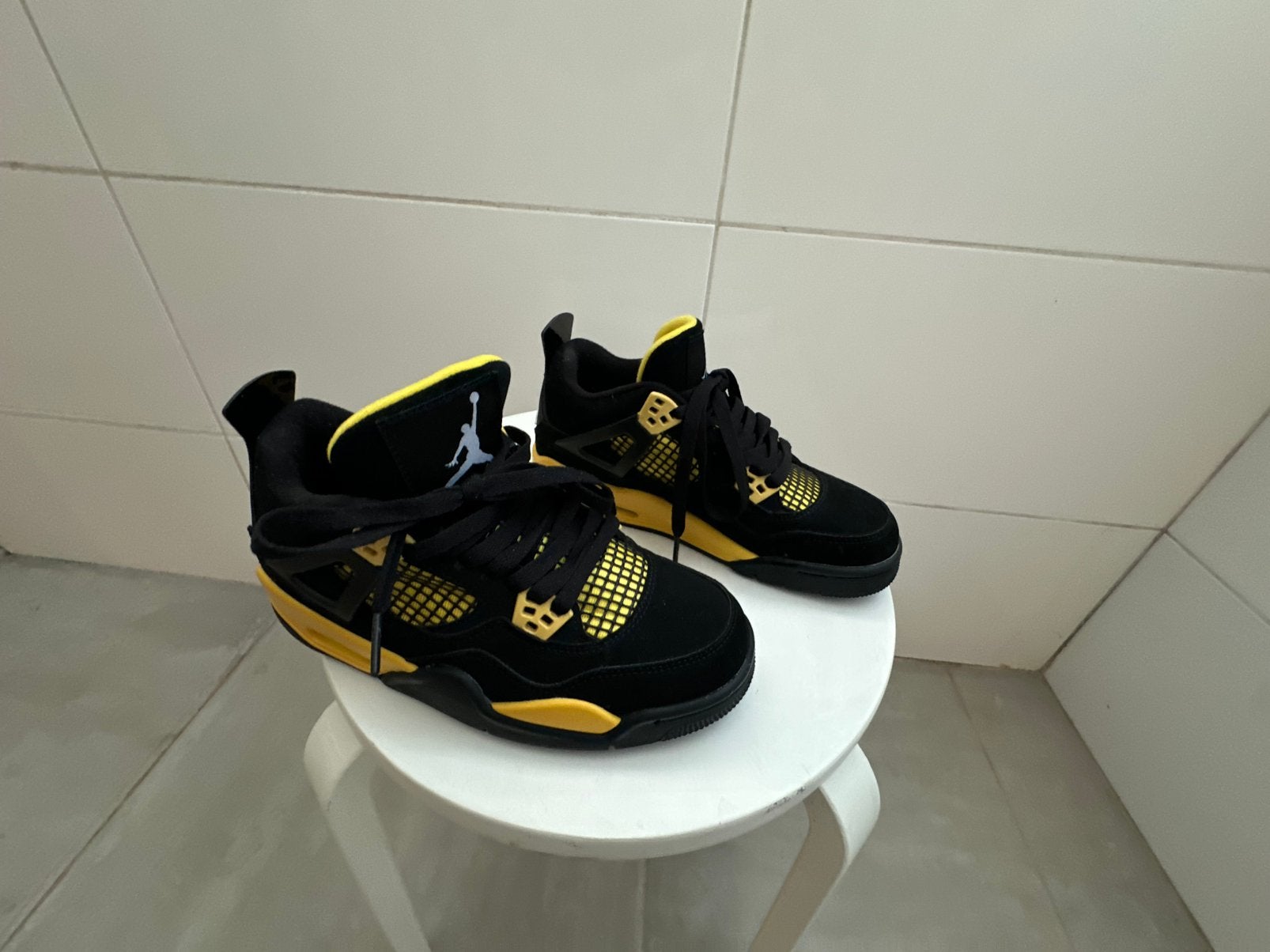 Jordan 4 Retro Thunder maat 36, Kleding | Dames, Schoenen, Ophalen of Verzenden, Zo goed als nieuw, Sneakers of Gympen