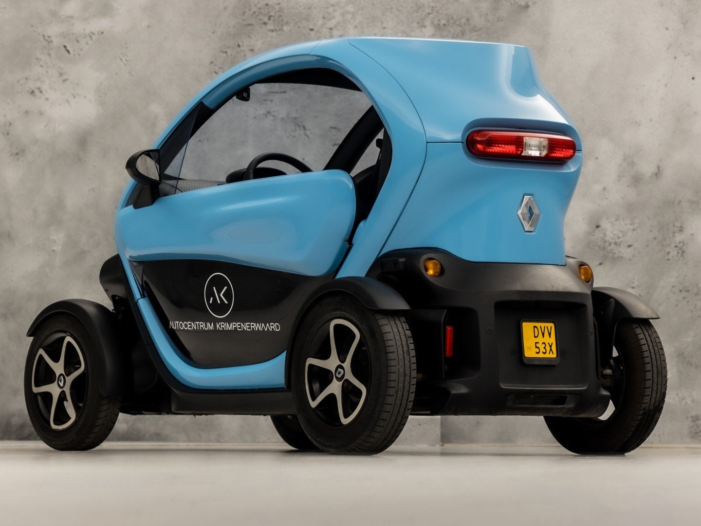Renault Twizy Life (45 KMH, BROMMER KENTEKEN, ZWART LEDER, P, Automaat, 12 maanden, Achterwielaandrijving, Gebruikt