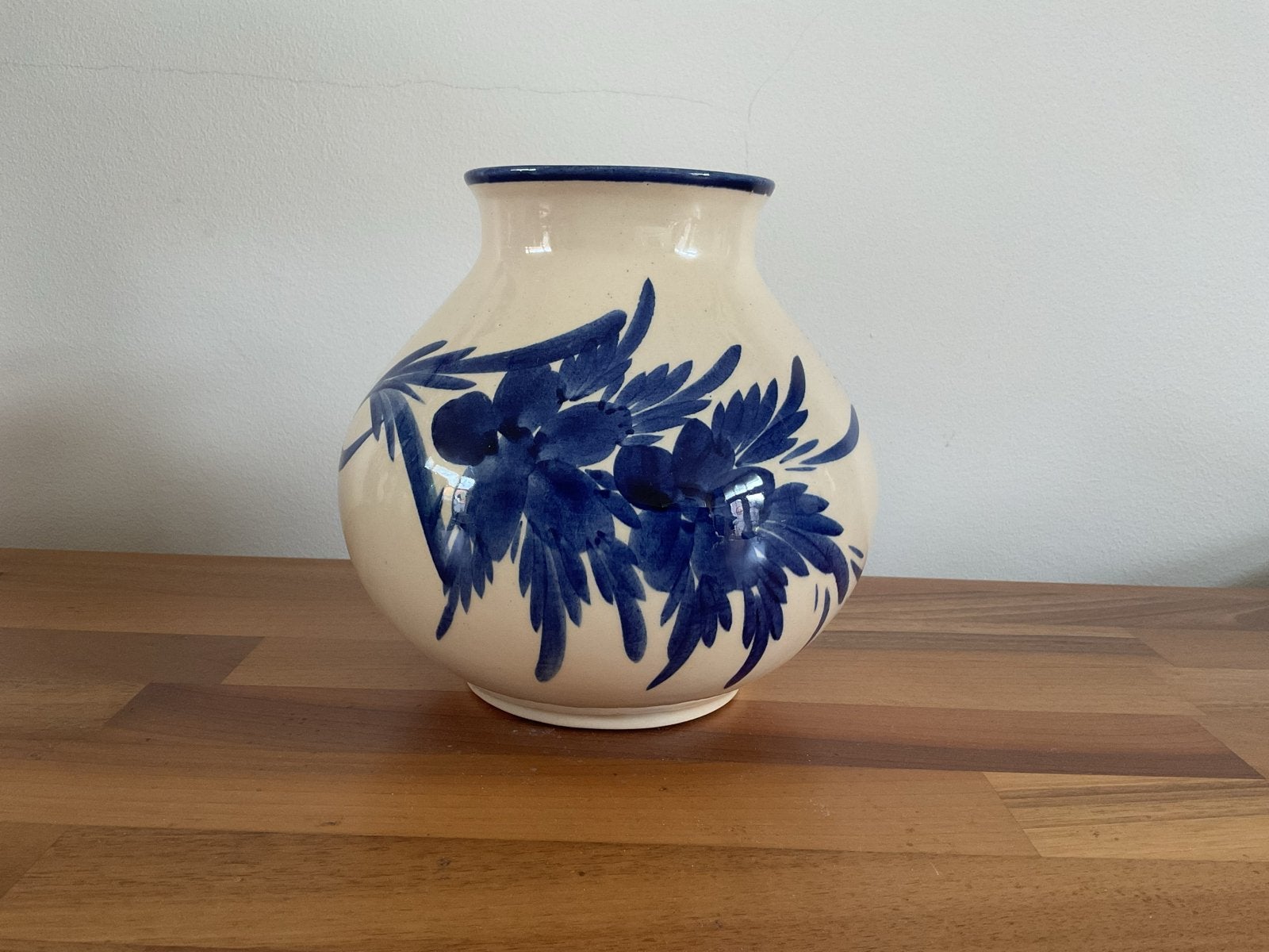 Vintage Pottery de Driehoek Huizen vaas blauw bloemmotief, Ophalen of Verzenden