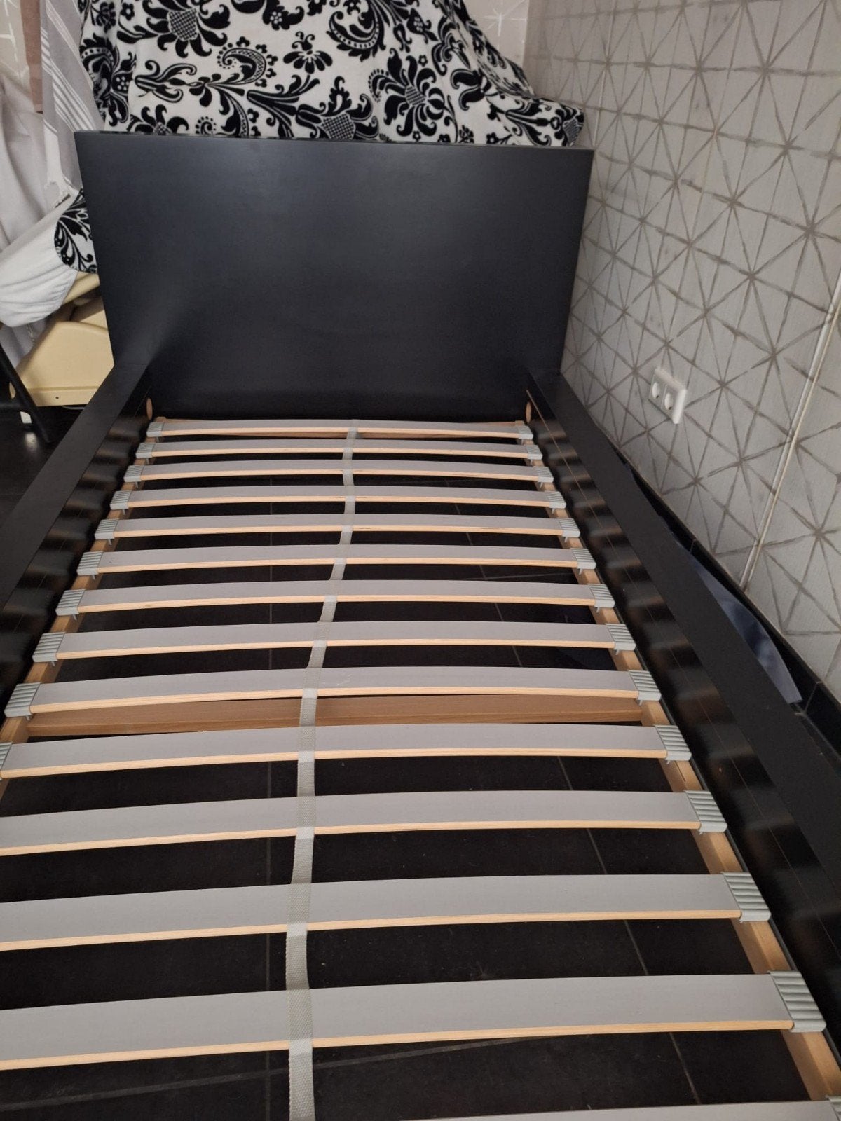 Ikea Malm eenpersoonsbed zwart met lattenbodem, Ophalen, Gebruikt, Eenpersoons, Zwart