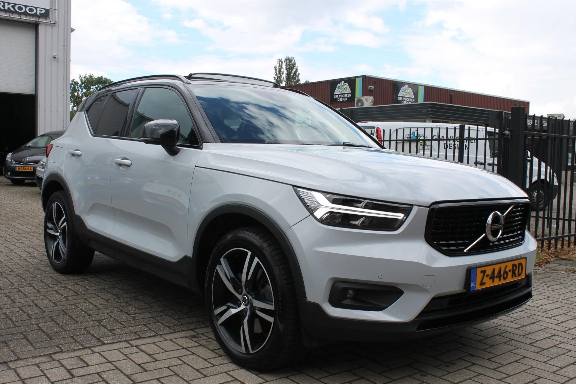 Volvo XC40 1.5 T4 Recharge R-Design Keyless Pano VOL!, Dealer onderhouden, Plug-in hybride, Bedrijf, Automatische klimaatregeling