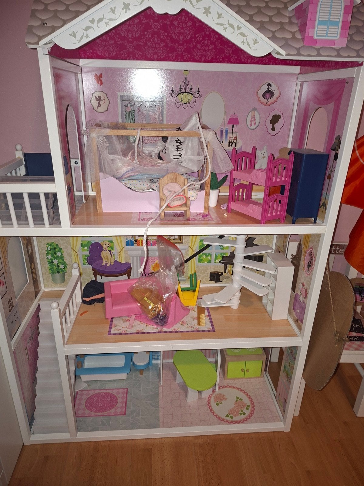 Groot poppenhuis met meubeltjes, Kinderen en Baby's, Speelgoed | Poppenhuizen, Ophalen, Gebruikt, Poppenhuis