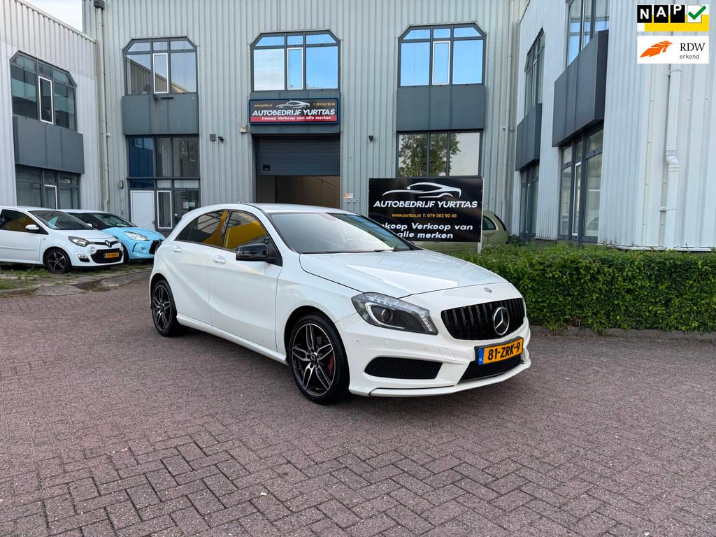 Mercedes-Benz A-klasse 180 Ambition AMG PAKKET AUT!, Navigatiesysteem, Gebruikt, 4 cilinders, Onderhoudsboekje