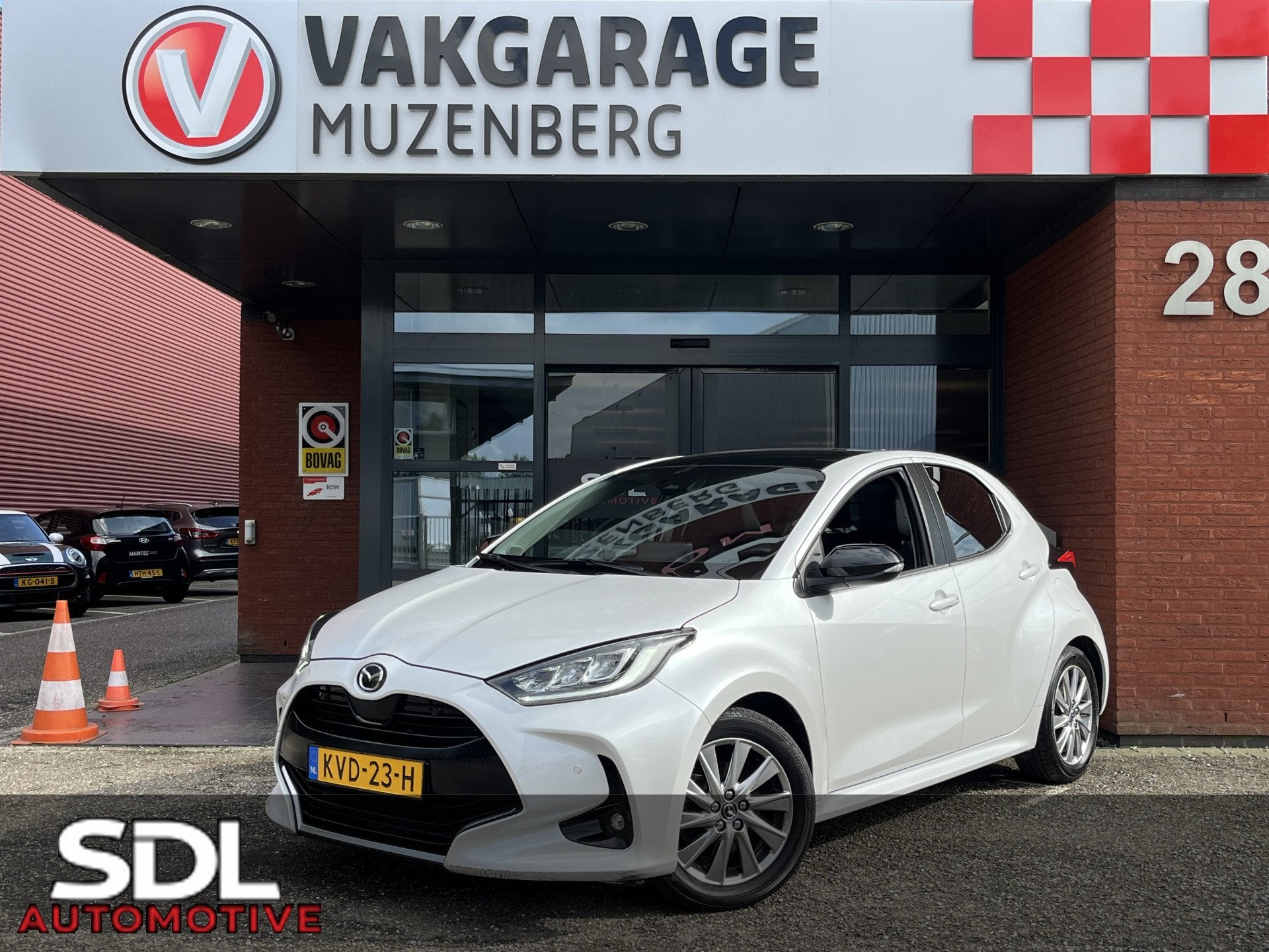 Mazda 2 Hybrid 1.5 Homura Plus // PANORAMADAK! // ADAPTIVE C, Auto's, Dealer onderhouden, Gebruikt, Zwart, Wit