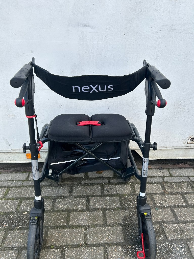 nexus 57 rollator inklapbaar met zacht zitje en tas, Ophalen, Lichtgewicht, Zo goed als nieuw