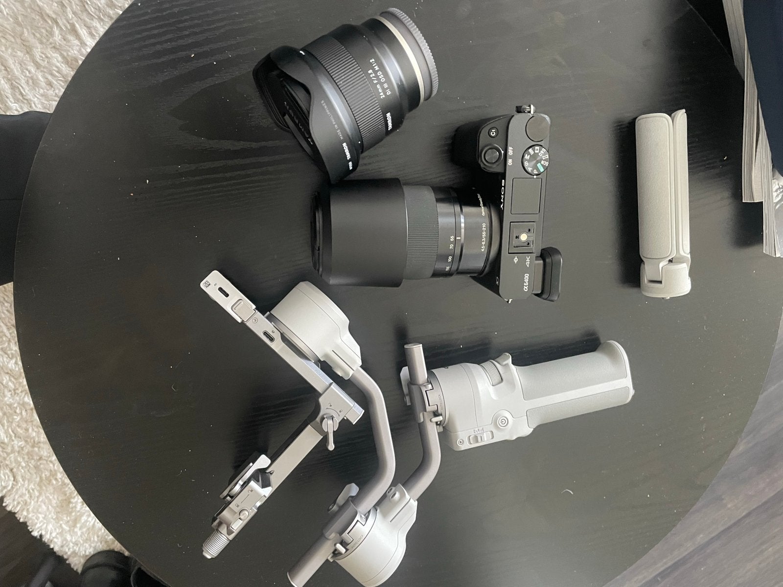 Sony Alpha 6400 camera + 2 lenzen en DJI RS4 Mini + tracking, Beeldstabilisatie, Ophalen of Verzenden, Zo goed als nieuw, Accu