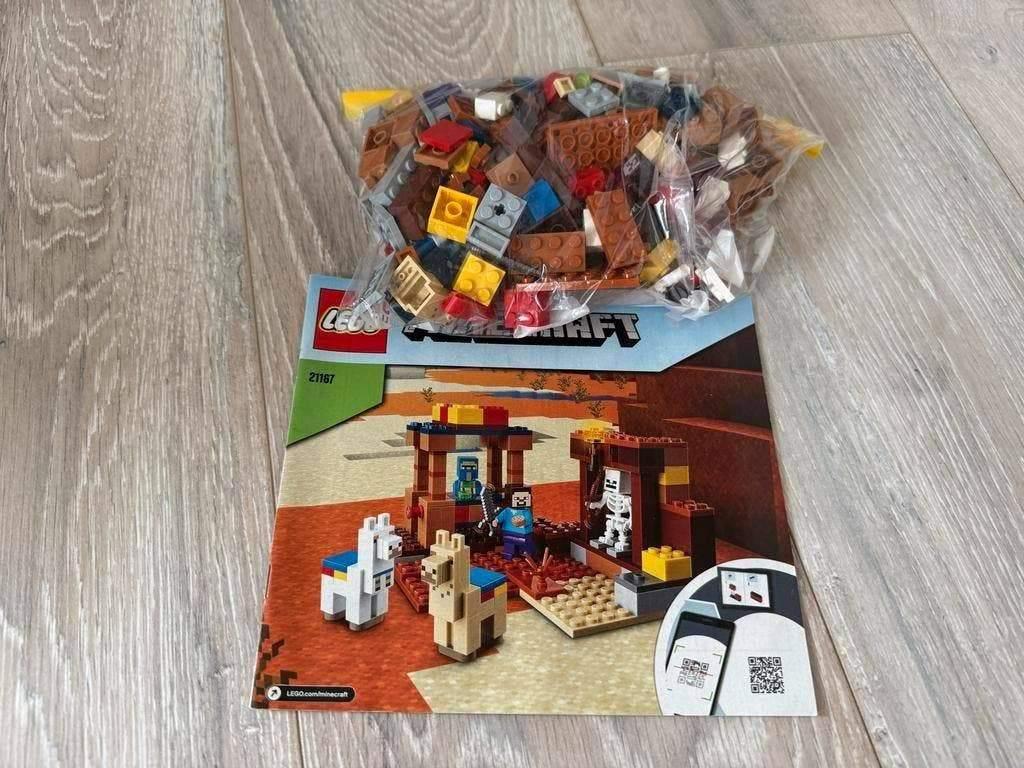Lego Minecraft 21167 De Handelsplaats, Ophalen of Verzenden, Zo goed als nieuw, Complete set