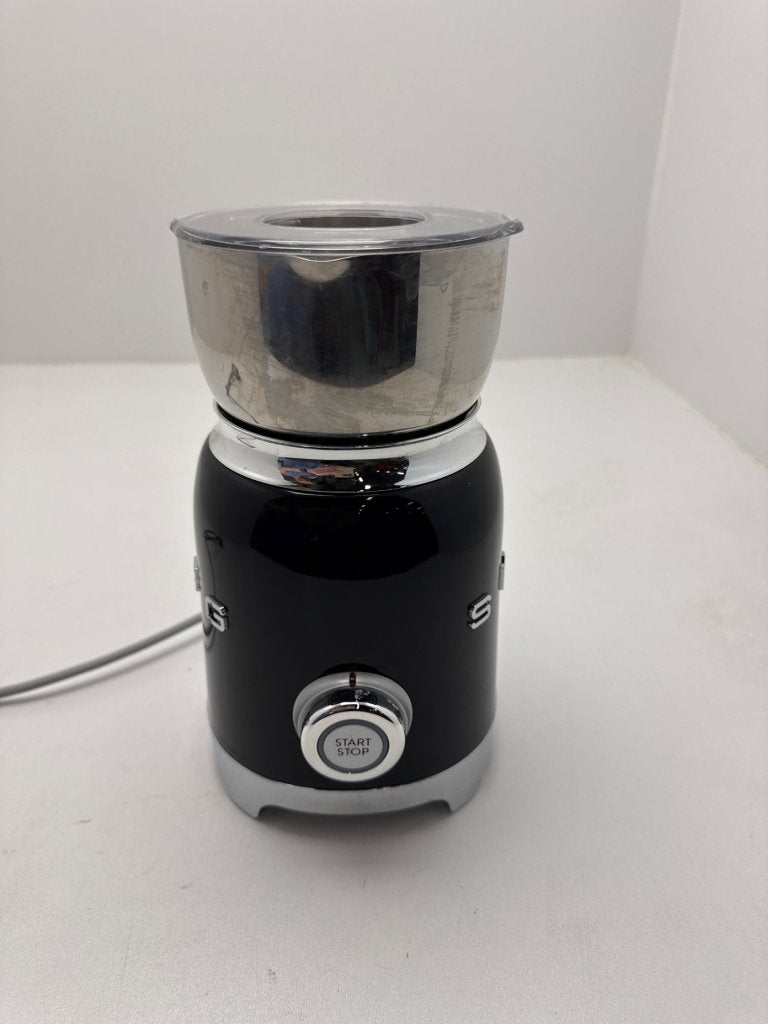 SMEG MFF11 melkopschuimer zwart – retourdeal, Info@mystore.nl, Elektrische melkopschuimer, Bruggestraat 18, Zo goed als nieuw