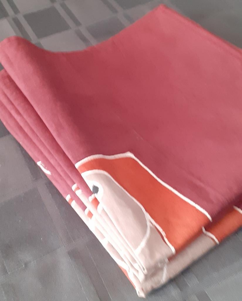 5 linnen placemats wijnrood met olifanten motief nieuw, Ophalen of Verzenden, Nieuw, Rechthoek