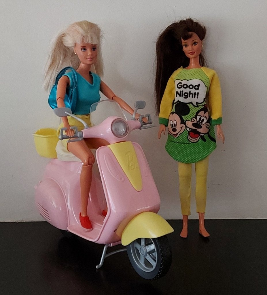 Vintage Mattel 2 Barbies '90s + scooter, Ophalen of Verzenden, Gebruikt, Pop