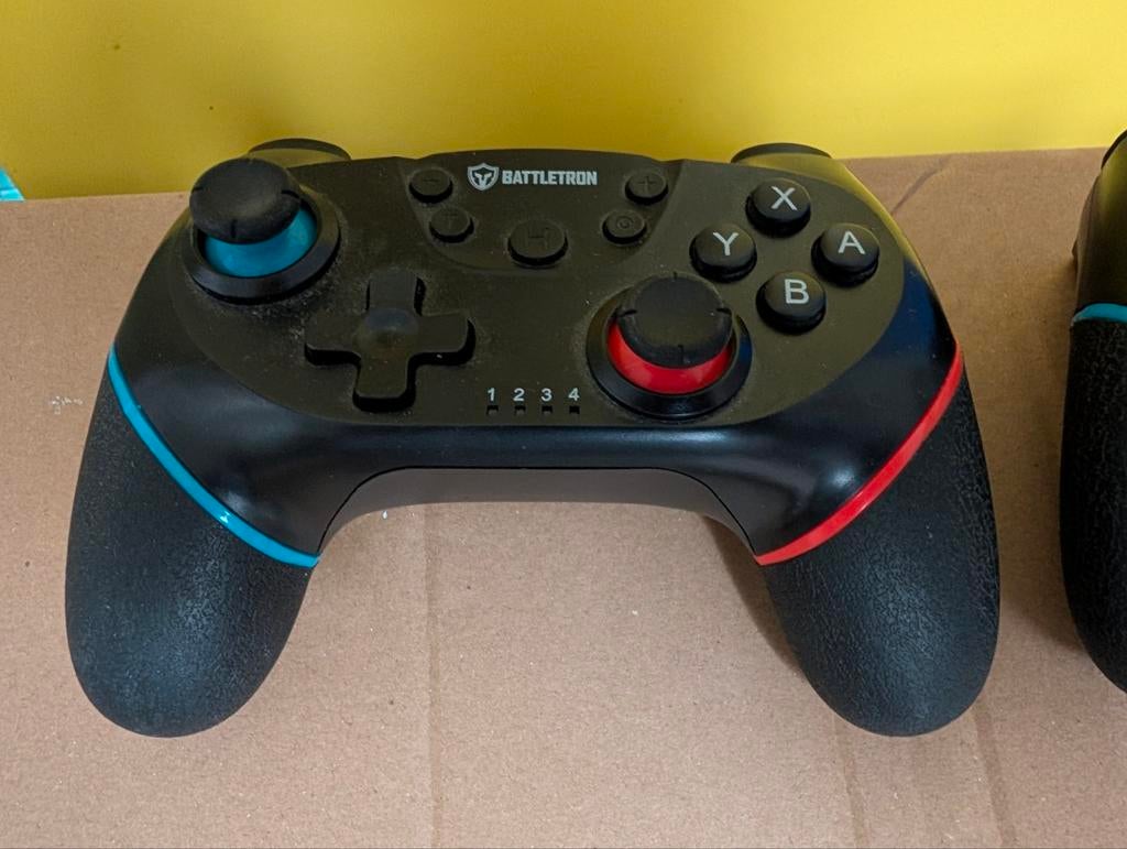 2x Battletron Controllers voor Nintendo Switch, Gebruikt, Overige controllers, Ophalen of Verzenden, Draadloos