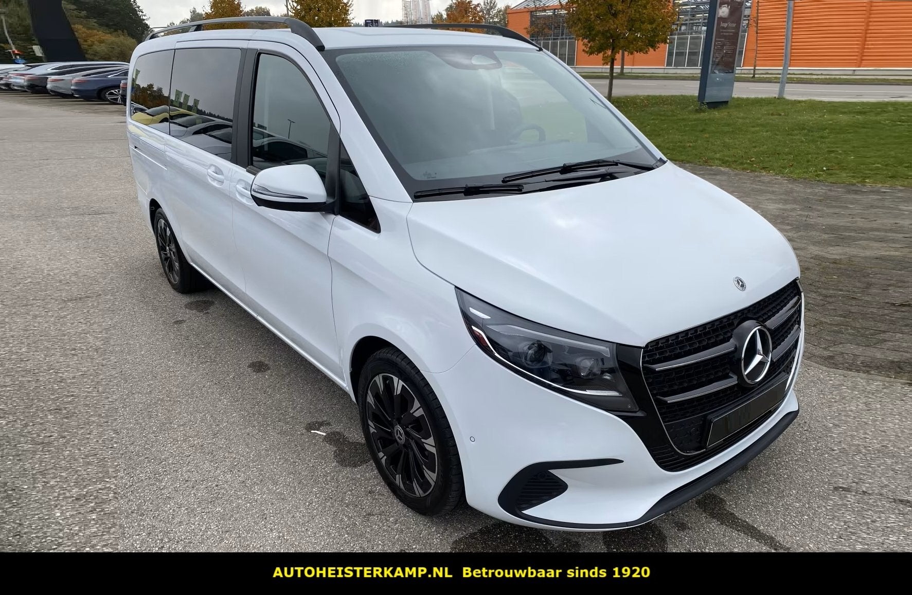 Mercedes-Benz V-Klasse 300 L2 Benzine Grijs Kenteken EL. Sch, Auto's, Bestelauto's, Automaat, Dealer onderhouden, Gebruikt, Zwart
