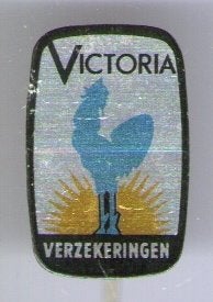 Victoria verzekeringen blik speldje ( W_066 ), Verzamelen, Verzenden, Zo goed als nieuw, Merk, Speldje of Pin