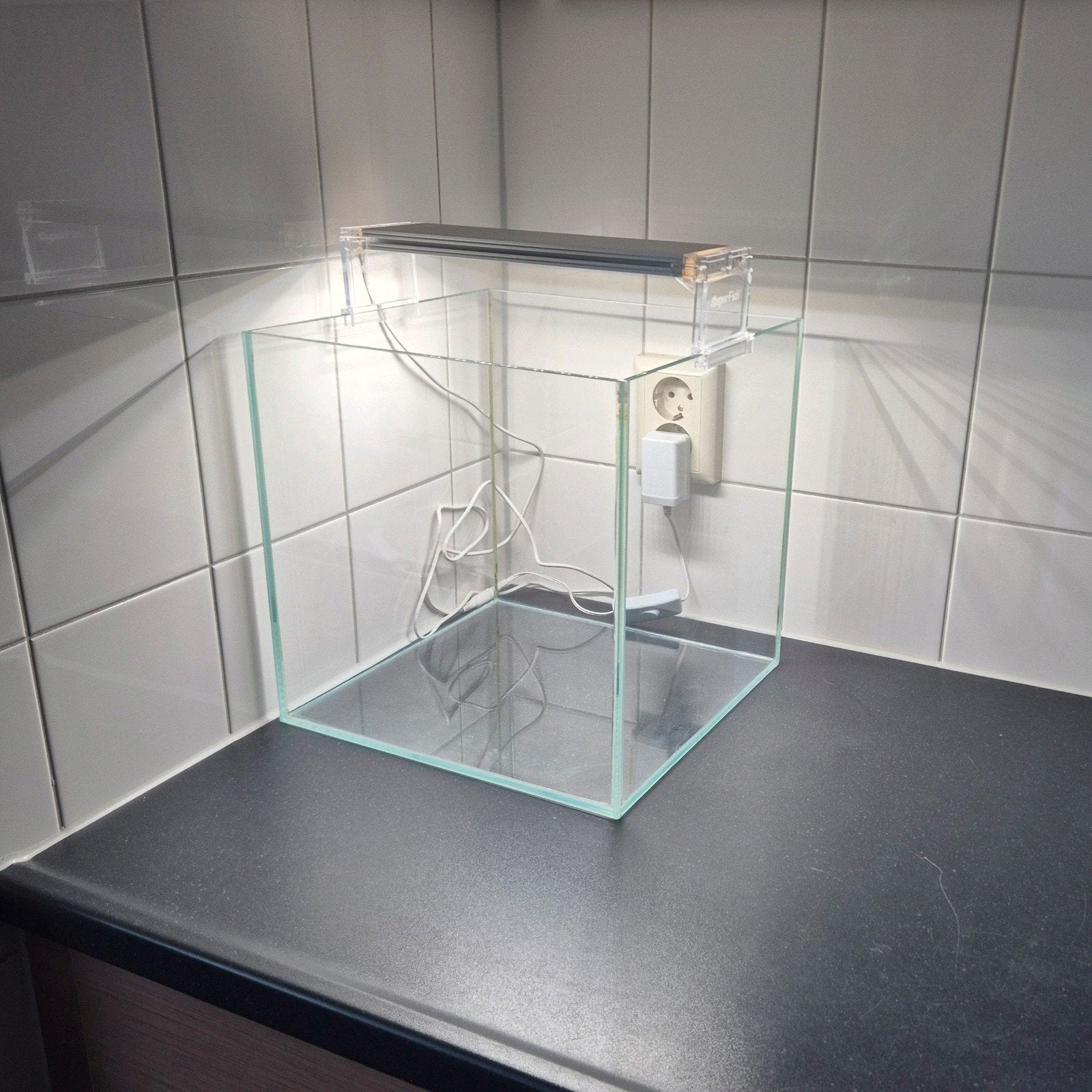 Superfish Scaper Qube 25, Dieren en Toebehoren, Vissen | Aquaria en Toebehoren, Ophalen, Zo goed als nieuw, Leeg aquarium
