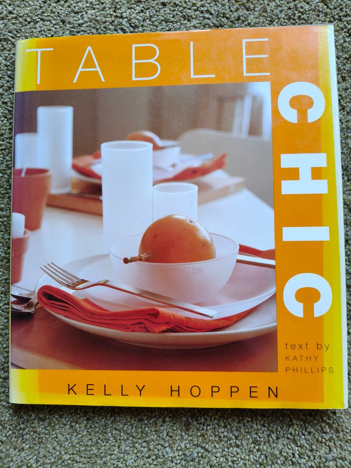 Table Chic - Kelly Hoppen (Engels), Ophalen of Verzenden, Zo goed als nieuw, Kelly Hoppen, Europa overig