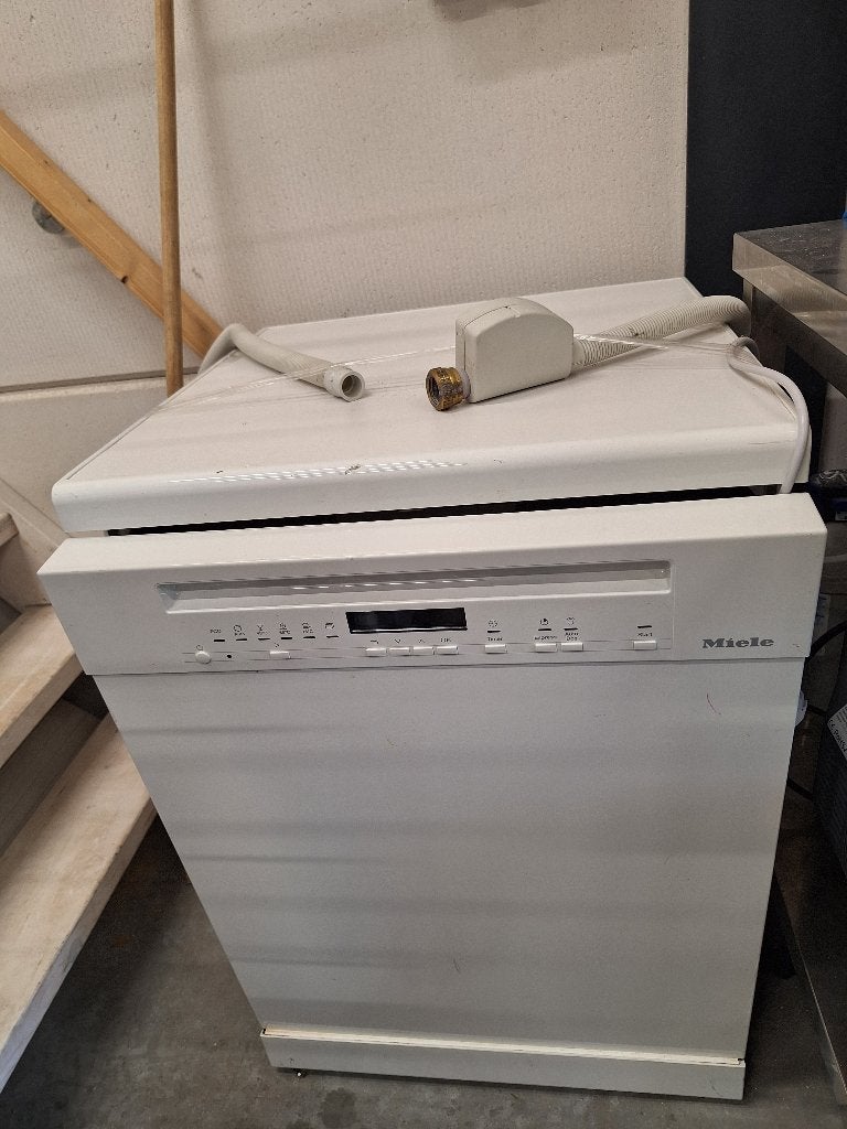 Miele vaatwasser, Witgoed en Apparatuur, Ophalen, Gebruikt, Energieklasse A of zuiniger, 85 tot 90 cm