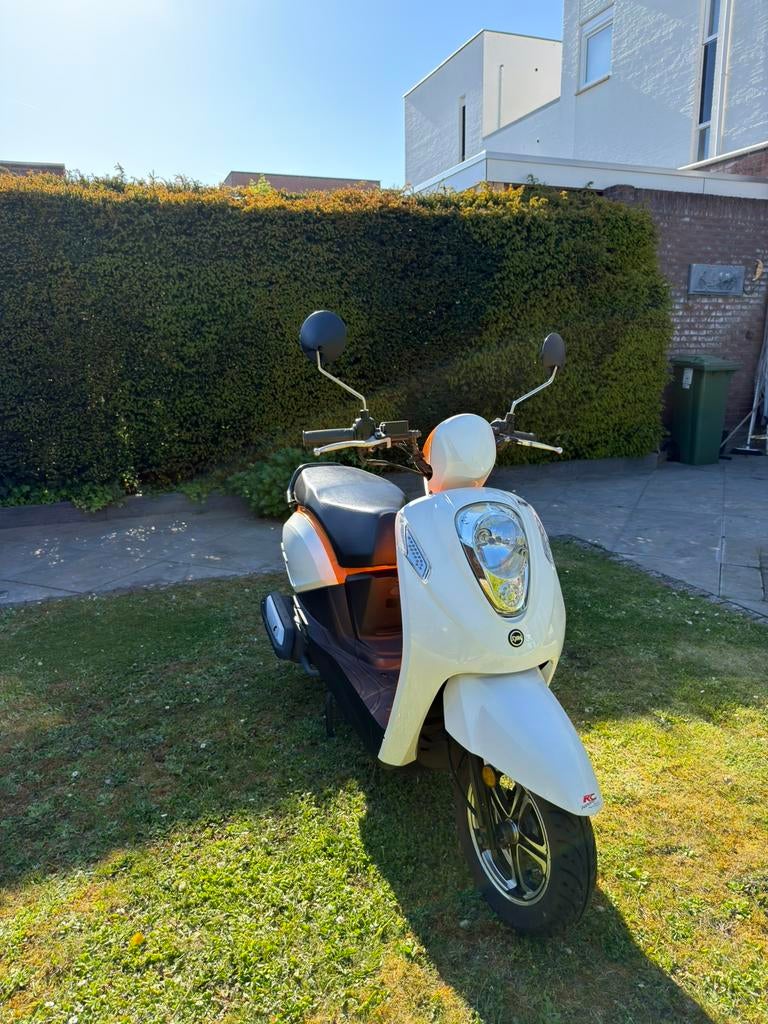 SYM Mio 2019, blauw kenteken, slechts 3196 km, Fietsen en Brommers, Scooters | SYM, Ophalen, Zo goed als nieuw, Benzine, Mio