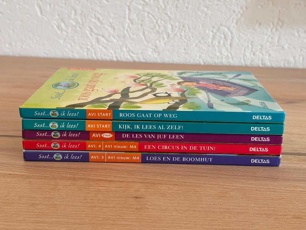 set van 5 AVI Ssst... ik lees boekjes voor beginnende lezers, Boeken, Gelezen, Fictie algemeen, Diverse auteurs, Ophalen of Verzenden