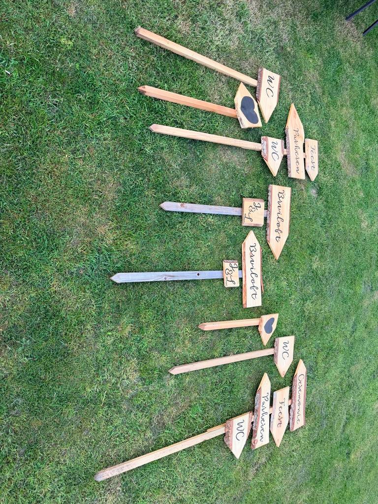 Houten Wegwijzers voor Feest, Bruiloft of Evenement, Ophalen, Hout, Gebruikt, Landelijk