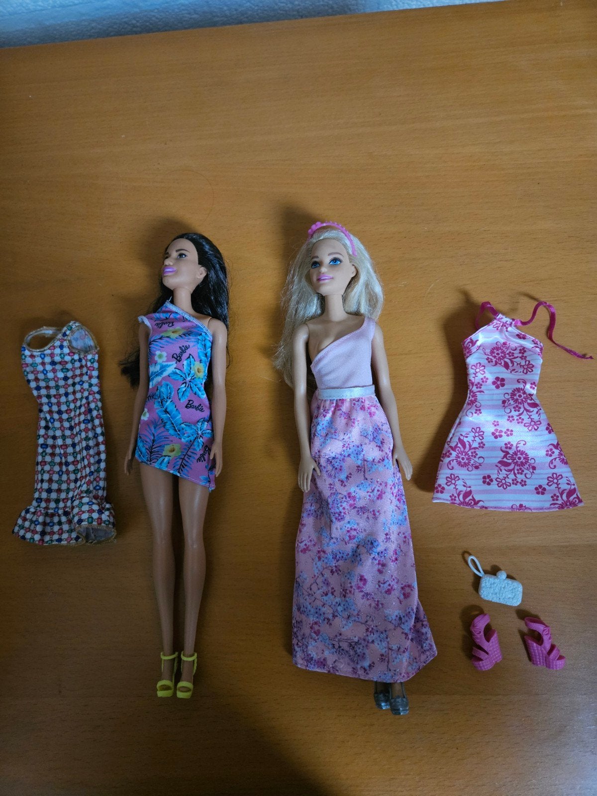 2 barbiepoppen met extra kleding, Kinderen en Baby's, Ophalen, Zo goed als nieuw, Barbie