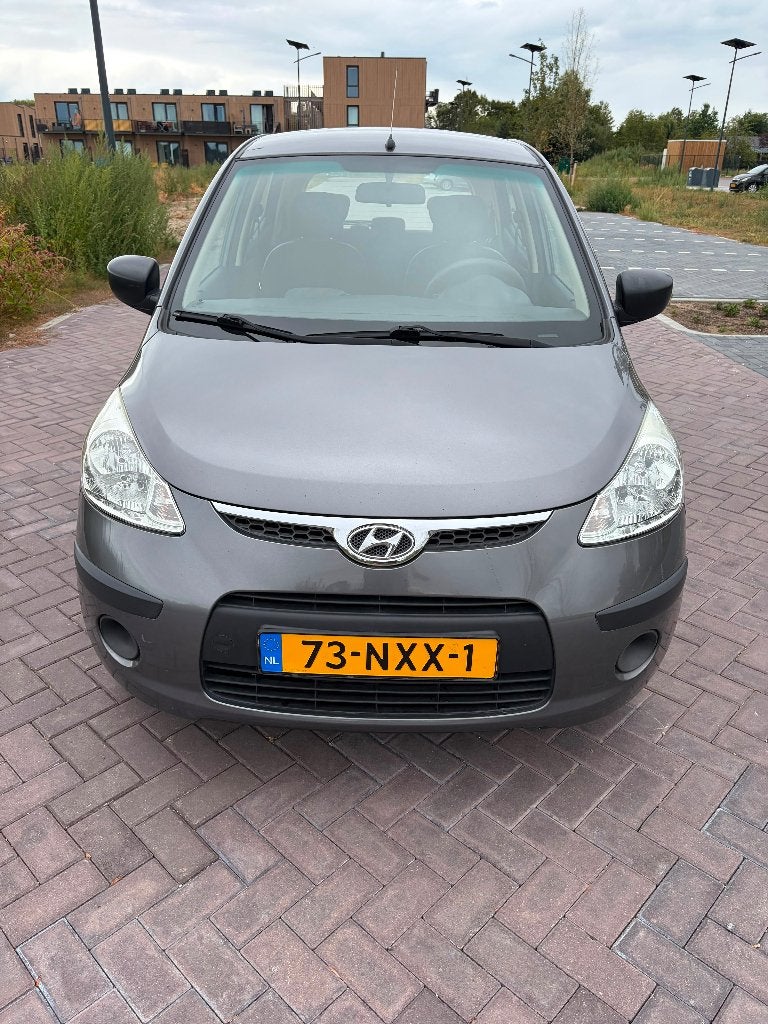 Hyundai i10 1.1 I 5DR 2010 Grijs, Auto's, Stof, 31 €/maand, 4 cilinders, 400 kg