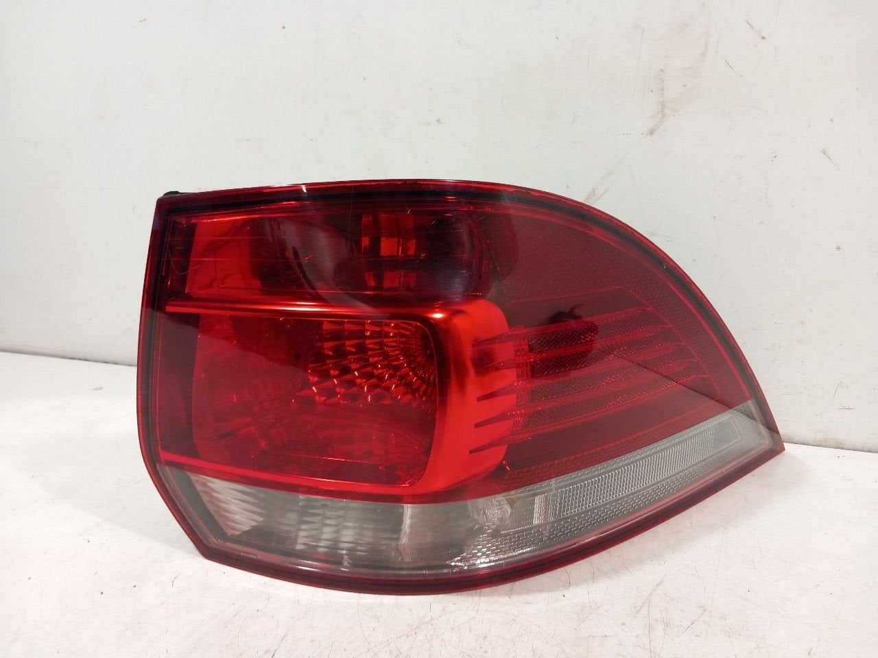 Achterlicht carrosserie rechts Volkswagen Golf, Onderdelen@venauto.nl, Van der Ven Autorecycling B.V., Gebruikt, Ettenseweg 76, 4706 PB Roosendaal, The Netherlands