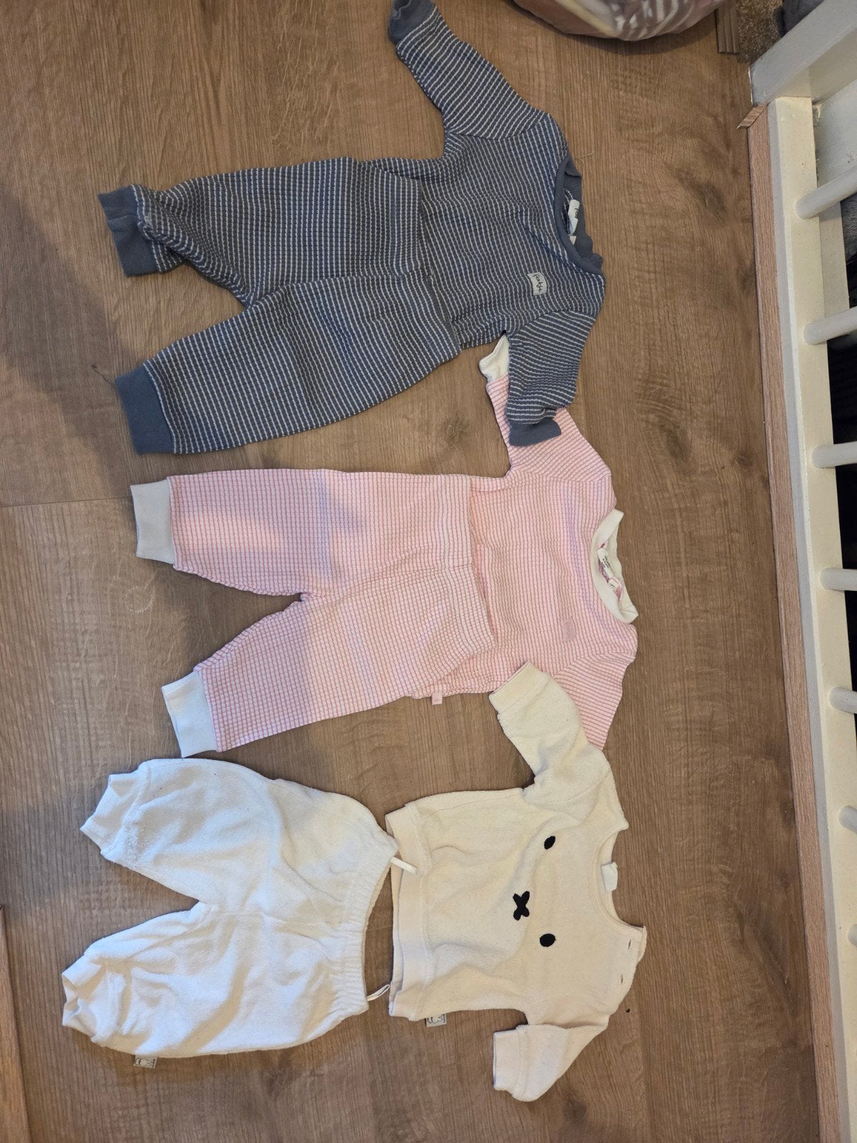 3 pyjama's maat 56: Feetje en Nijntje, Ophalen