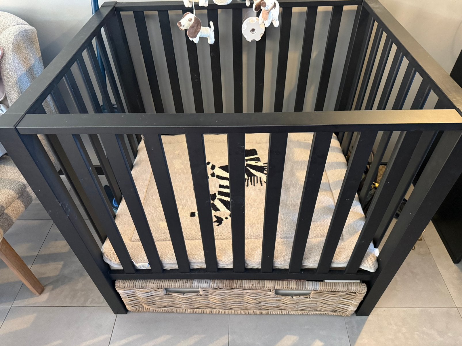 Babybox mat zwart, Ophalen, Zo goed als nieuw, Lade
