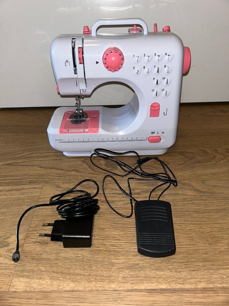 AVEC Sewing Machine, Hobby en Vrije tijd, Naaimachines en Toebehoren, Ophalen, Zo goed als nieuw, Naaimachine, Overige merken
